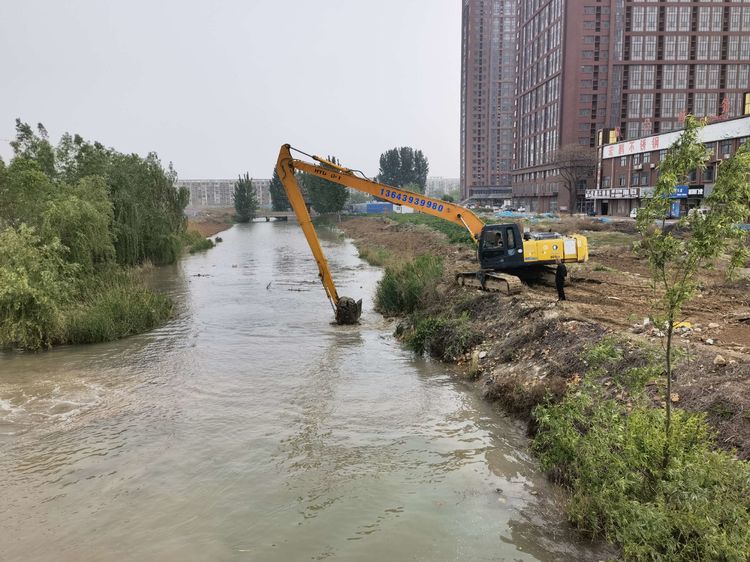 华龙区大庆办全力整治河道卫生，助力国家卫生城复审
