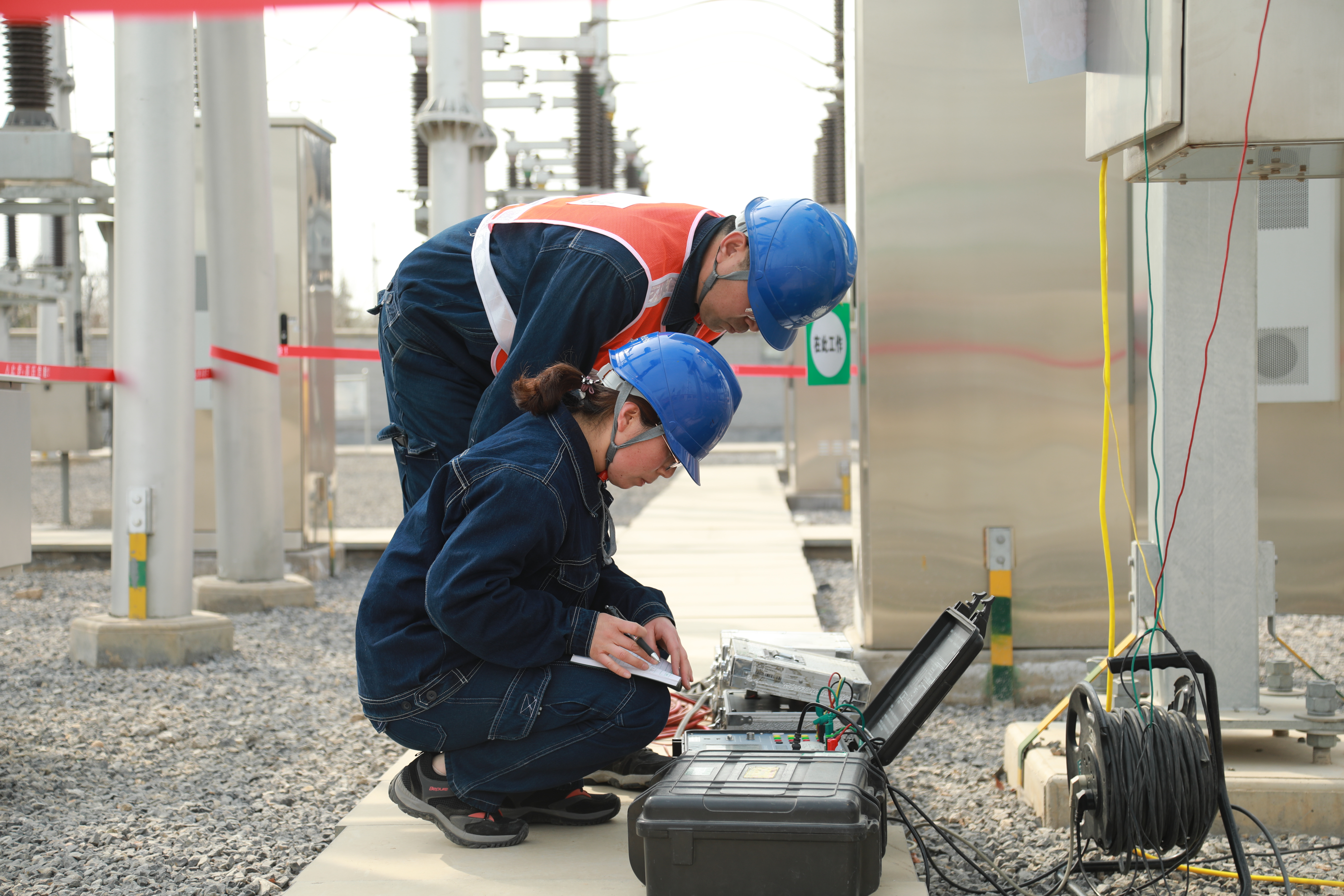 推进“屋顶光伏”助力企业发展