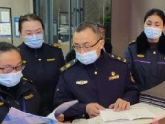 市城市管理执法支队：“服务+管理” 深入开展餐饮油烟污染防治