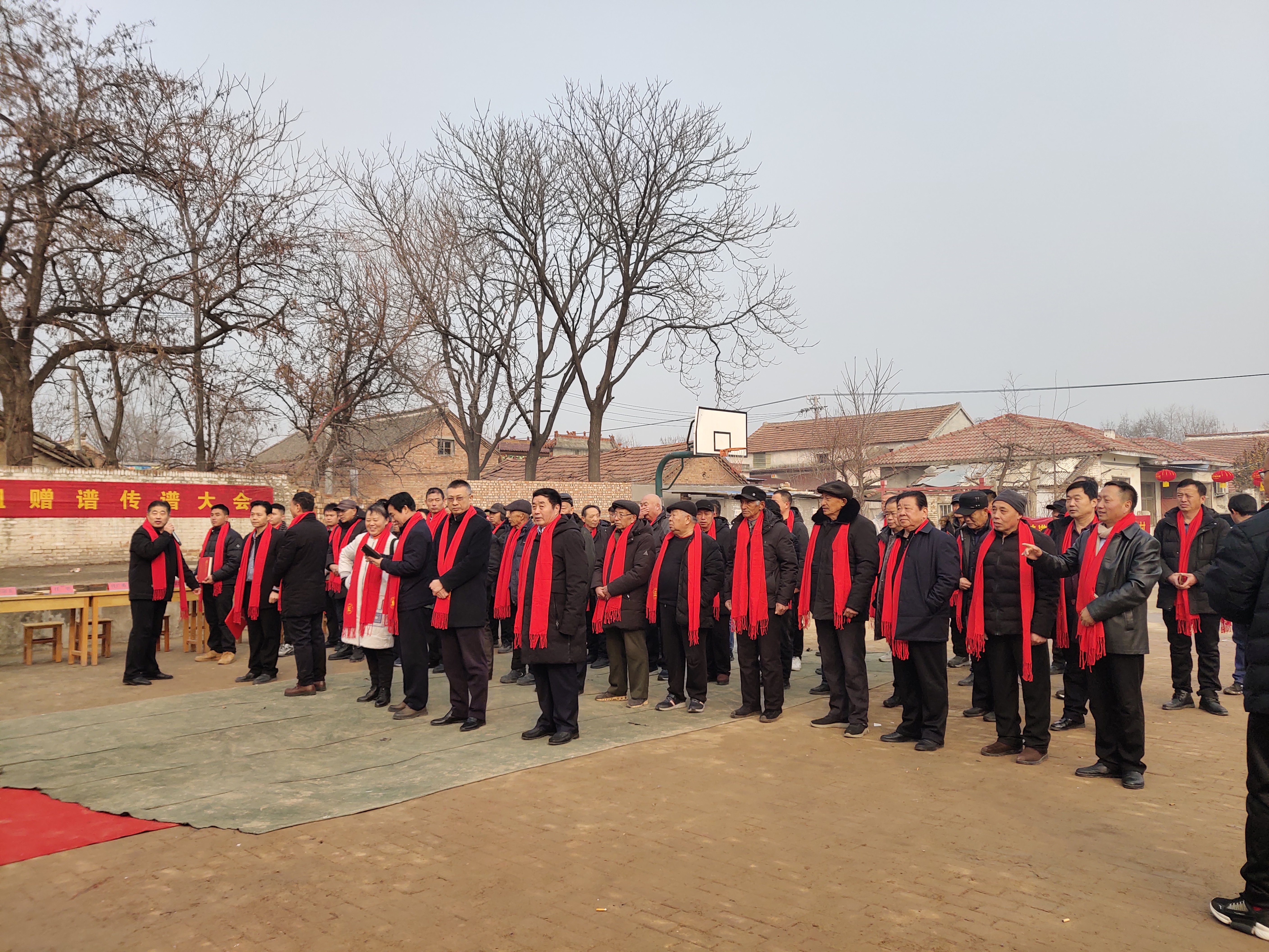 濮阳市清丰县六塔乡任村成功召开祭祖赠谱传谱大会