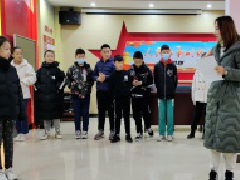 濮阳市第二实验小学开展踏雪赏冬诵诗词活动