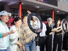 燃爆体育场！濮阳市网红主播亮相体育场！