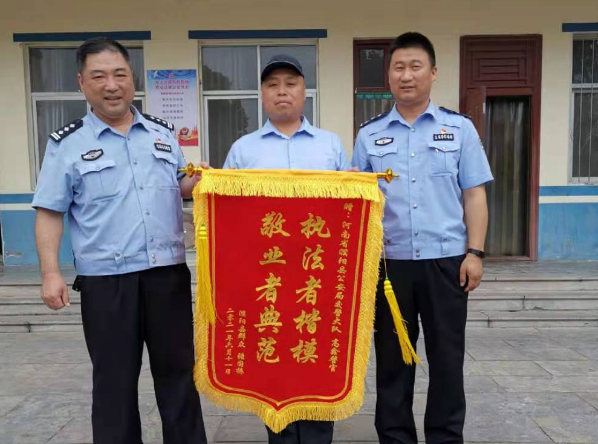 为民办实事|一面锦旗写满了交警的为民情怀
