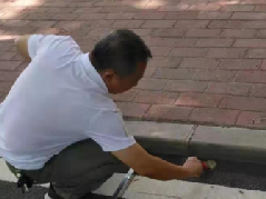 市城市管理局环卫处认真实施“以克论净” 标准有效开展道路扬尘防控监管