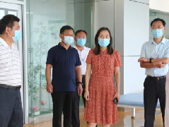 市卫生健康委副主任何美玲带领市专家组到清丰第一医院督查指导疫情防控工作
