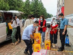 夏日送清凉 防疫送物资 国网濮阳供电公司开展“四送一助力”专项行动