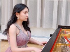 青年钢琴演奏家王宸海外春晚映冬奥