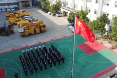 公司举行升国旗仪式